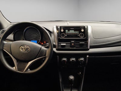 2017 Toyota Yaris 4 pts. Core, CVT, a/ac., f. halógeno, R-15