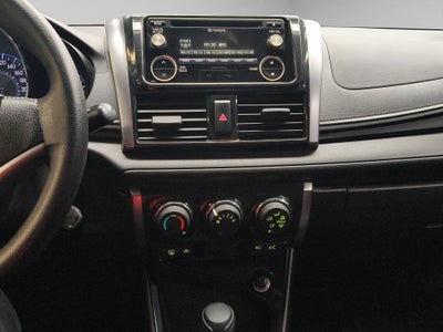 2017 Toyota Yaris 4 pts. Core, CVT, a/ac., f. halógeno, R-15