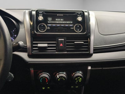 2017 Toyota Yaris 4 pts. Core, CVT, a/ac., f. halógeno, R-15