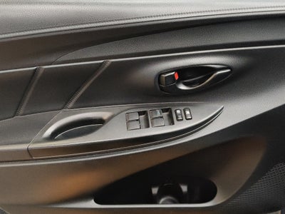 2017 Toyota Yaris 4 pts. Core, CVT, a/ac., f. halógeno, R-15