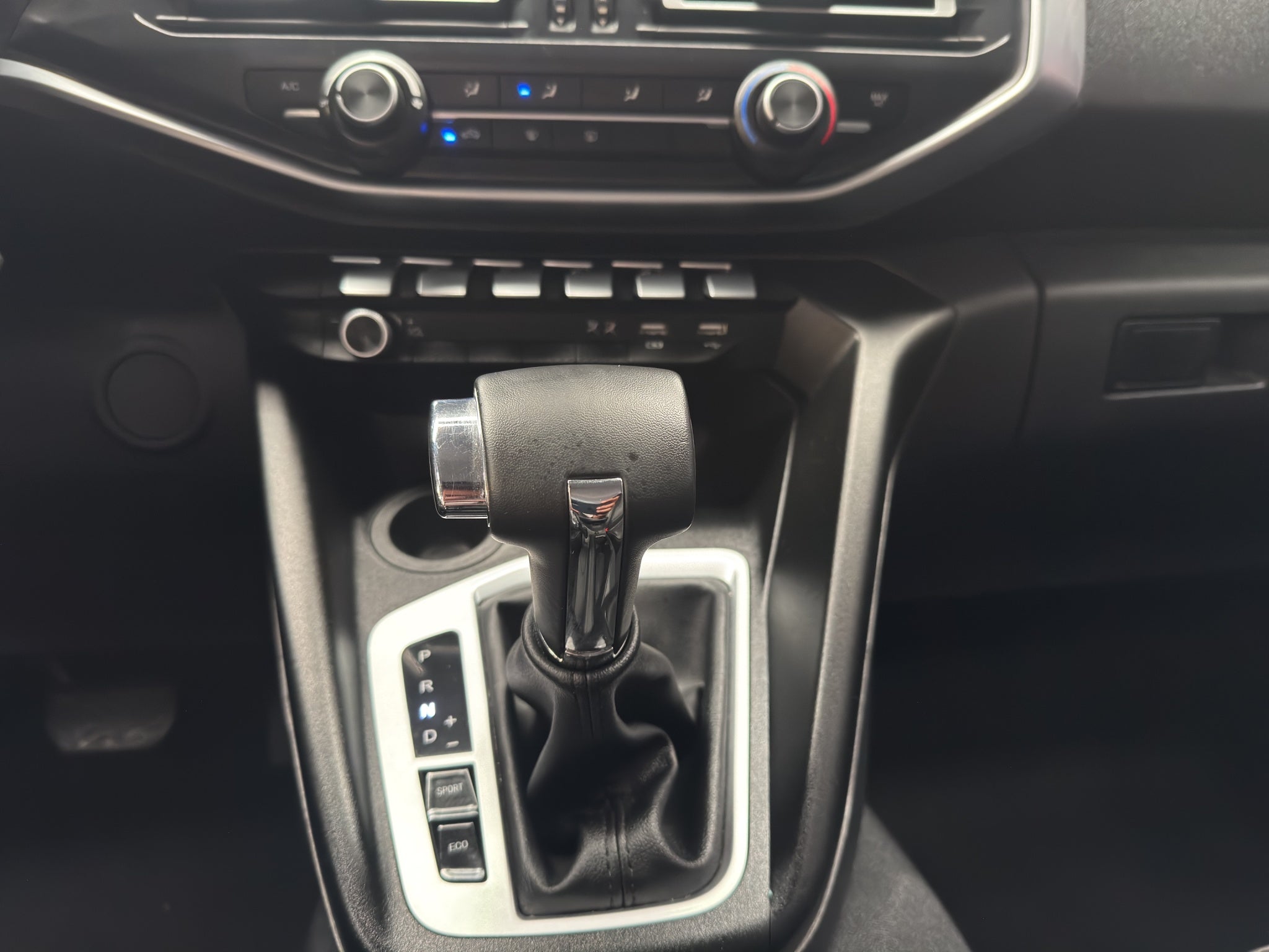 2025 Dodge Comerciales Ram 1200 Pick-Up 4 pts. Bighorn, Doble Cab., 2.4T, TA, f. niebla, RA-17