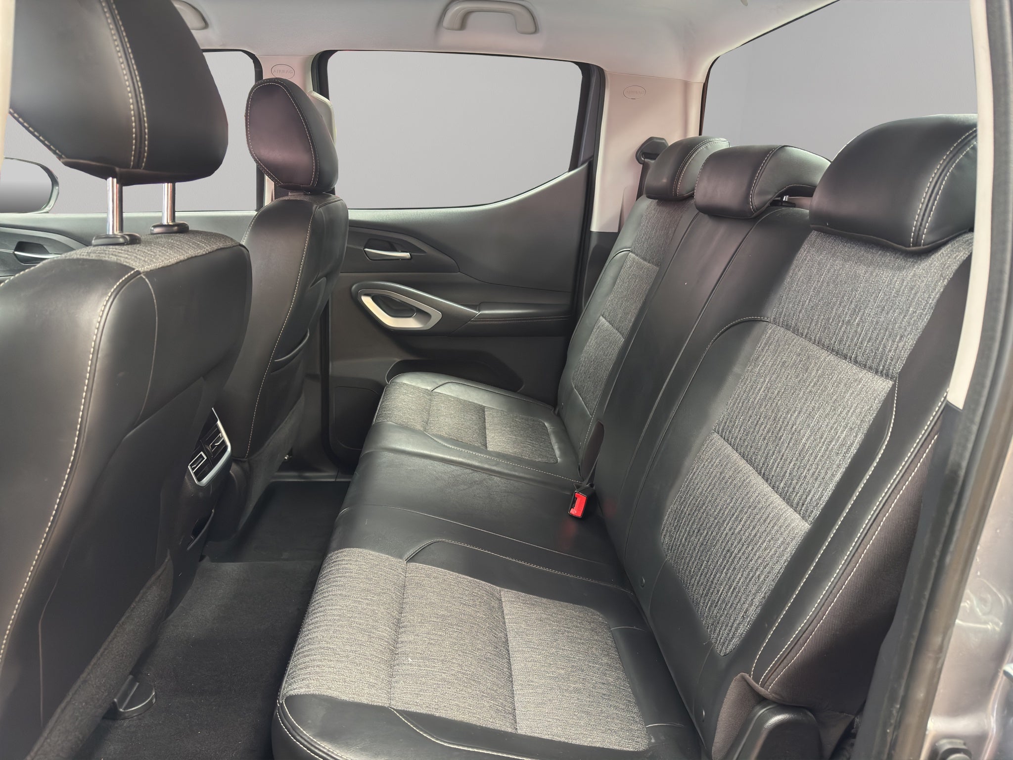 2025 Dodge Comerciales Ram 1200 Pick-Up 4 pts. Bighorn, Doble Cab., 2.4T, TA, f. niebla, RA-17