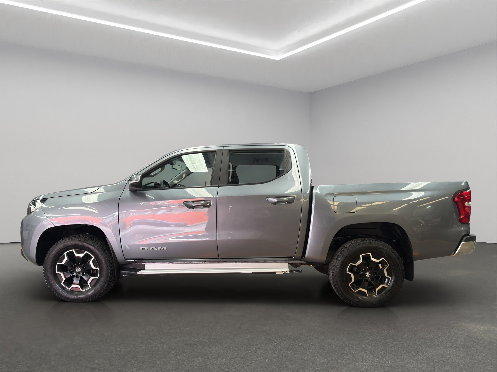2025 Dodge Comerciales Ram 1200 Pick-Up 4 pts. Bighorn, Doble Cab., 2.4T, TA, f. niebla, RA-17