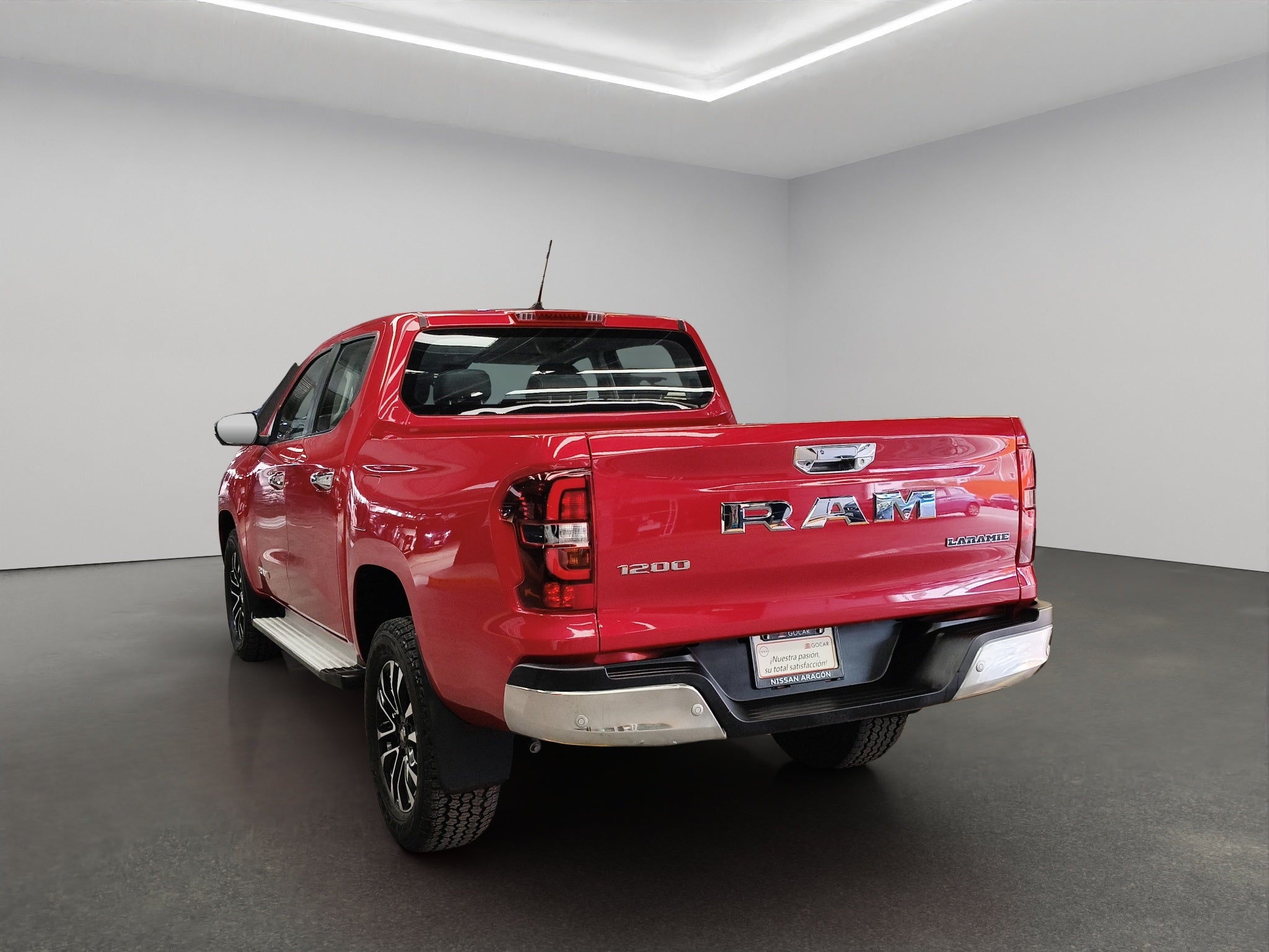 2025 Dodge Comerciales Ram 1200 Pick-Up 4 pts. Laramie, Doble Cab., 2.4T, TA, piel, f. niebla, RA-18, 4x4