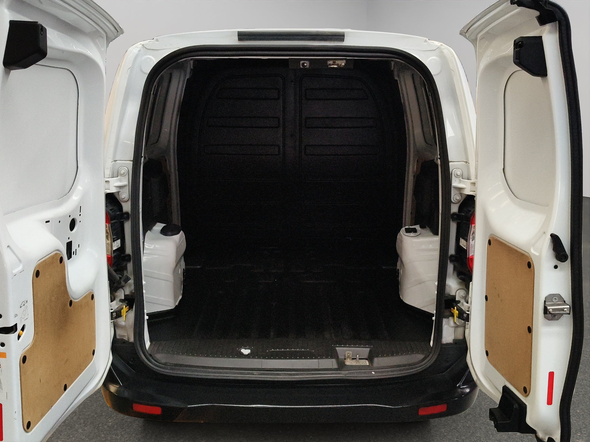 2022 Ford Comerciales Transit Courier Panel 4 pts. 1.0T, TM6, pta. lat. corrediza, R-15
