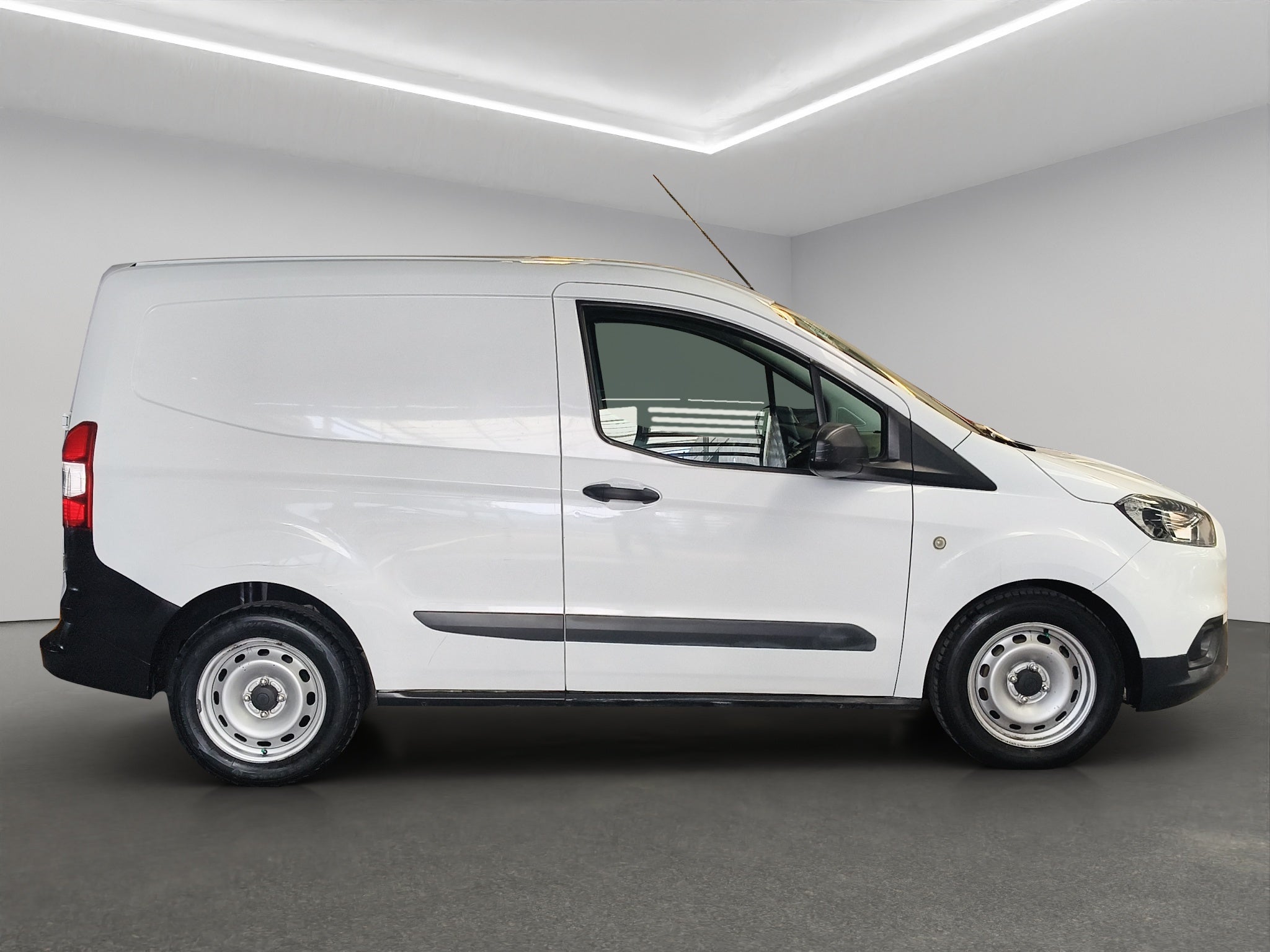 2022 Ford Comerciales Transit Courier Panel 4 pts. 1.0T, TM6, pta. lat. corrediza, R-15