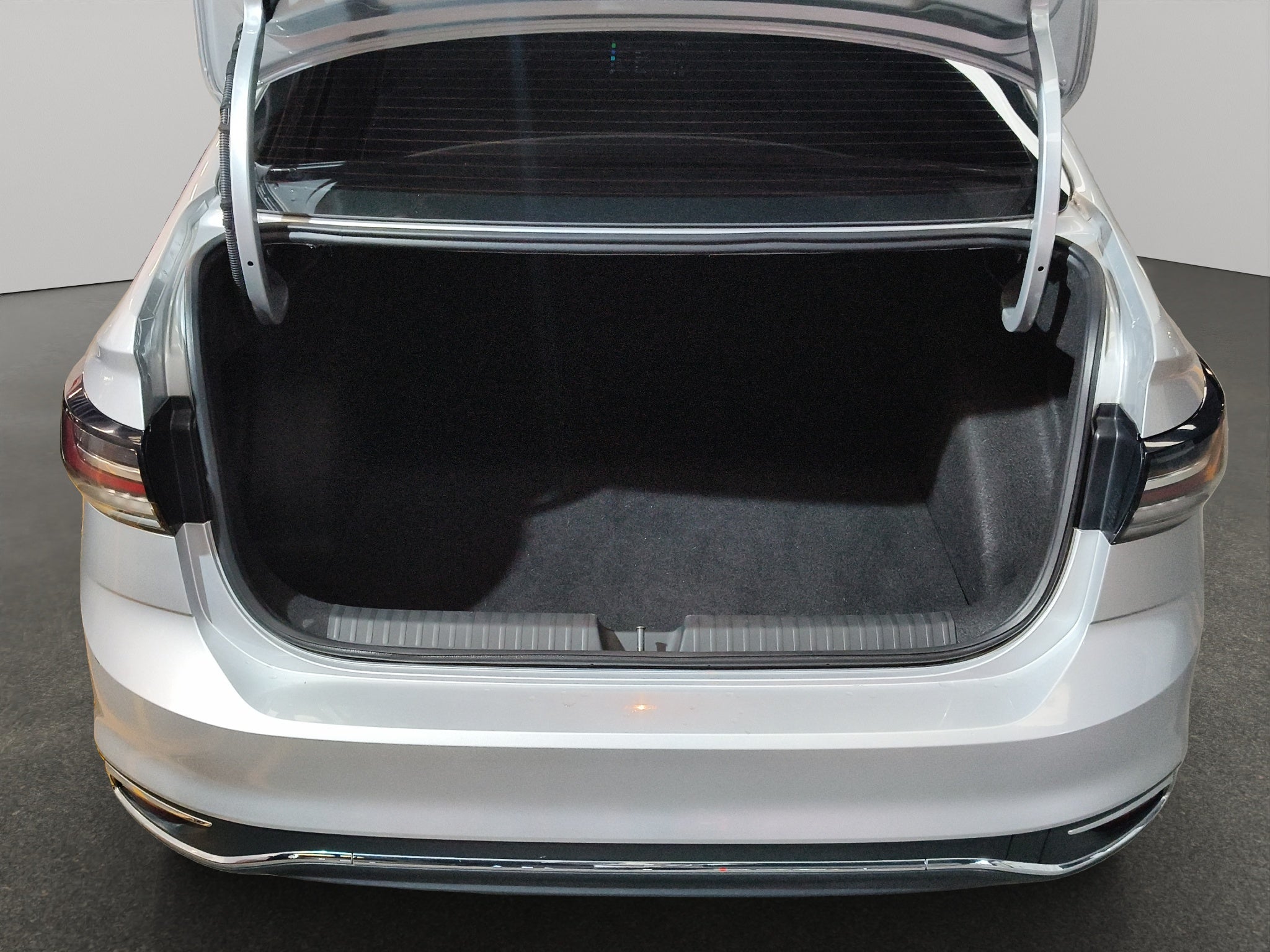 2025 Volkswagen Virtus 4 pts. Comfortline, 1.6l, TA, a/ac., f. niebla, RA-16